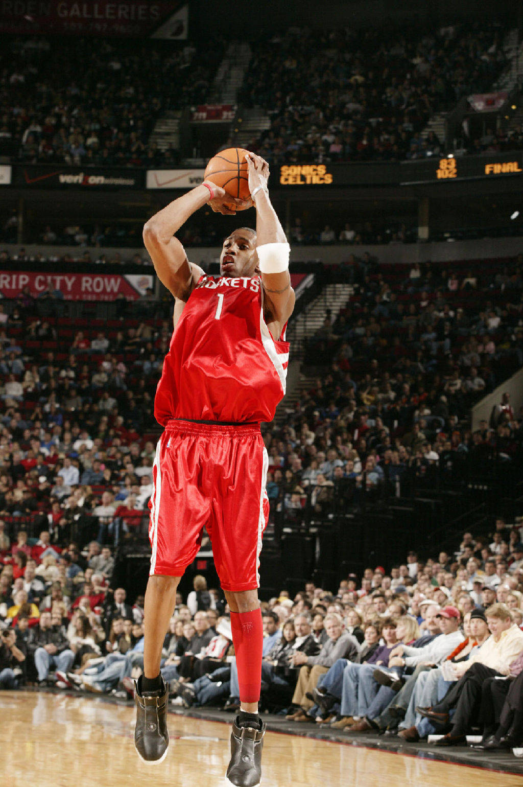 RMC：姆巴佩在上周联赛遭受膝盖撞击，并最终带伤踢完比赛（RMC：姆巴佩上周联赛膝盖受撞，仍带伤打满全场）