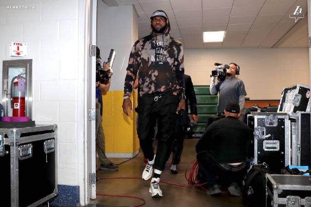 邓加：维尼修斯是足球层面的领袖，而非更衣室领袖（邓加：维尼修斯是场上领袖，但不是更衣室领袖）