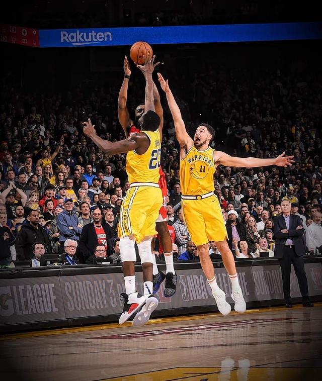 孔帕尼：凯恩和对手的手臂位置几乎一样，这种情况不该判点球（孔帕尼质疑判罚：凯恩与对手手臂位置几乎一致，不应判点球）