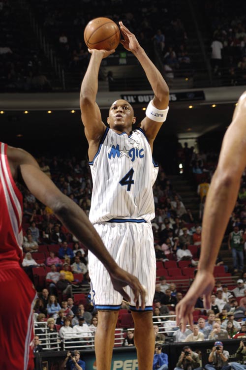 凯恩远射进球飞行速度达到128km／h，为本赛季德甲最快进球（凯恩远射时速128公里，创本赛季德甲最快进球）