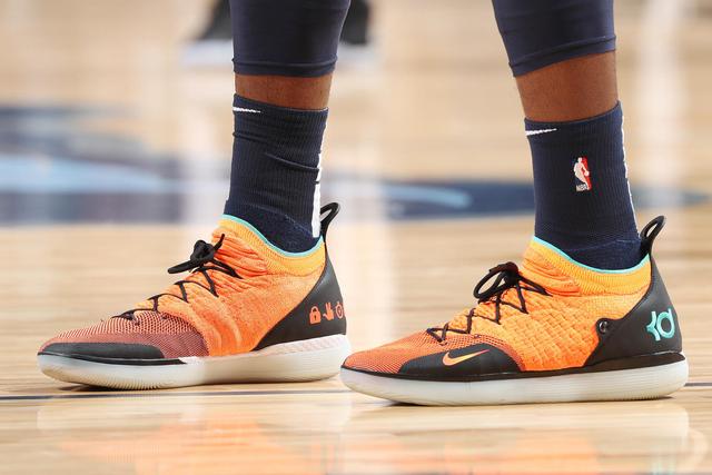 意媒：为避免球迷干扰，斯帕莱蒂决定尤文不在那不勒斯过夜（意媒：斯帕莱蒂为避球迷打扰，决定尤文不在那不勒斯过夜）