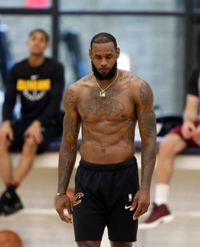 巴媒：西班牙人询问了罗比尼奥儿子小罗比尼奥，球员年底满18（巴媒：西班牙人打听罗比尼奥之子小罗比尼奥，球员将于年底年满18岁）