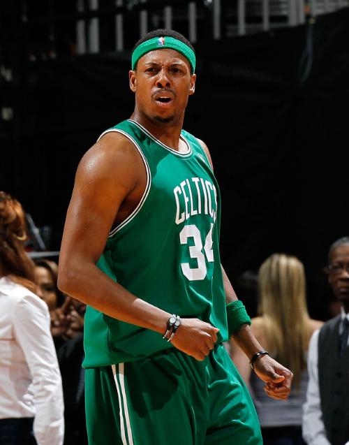 帽子戏法，莱万当选塞尔塔vs巴萨全场最佳（莱万戴帽，荣膺塞尔塔战巴萨全场最佳）