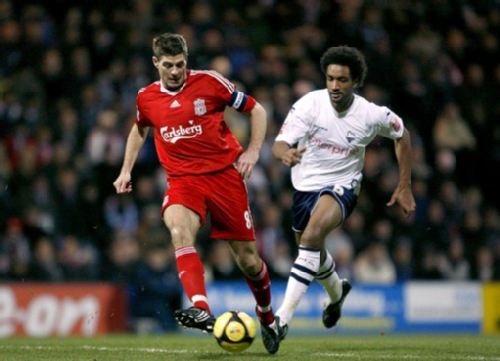 替补球员关键时刻助球队锁胜（替补球员末段发威锁定胜局）