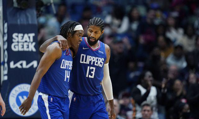 媒体人：徐昕的身高优势明显 他在禁区能够改变广东的攻筐方式（媒体人称徐昕身高优势突出，内线可重塑广东的篮下进攻打法）