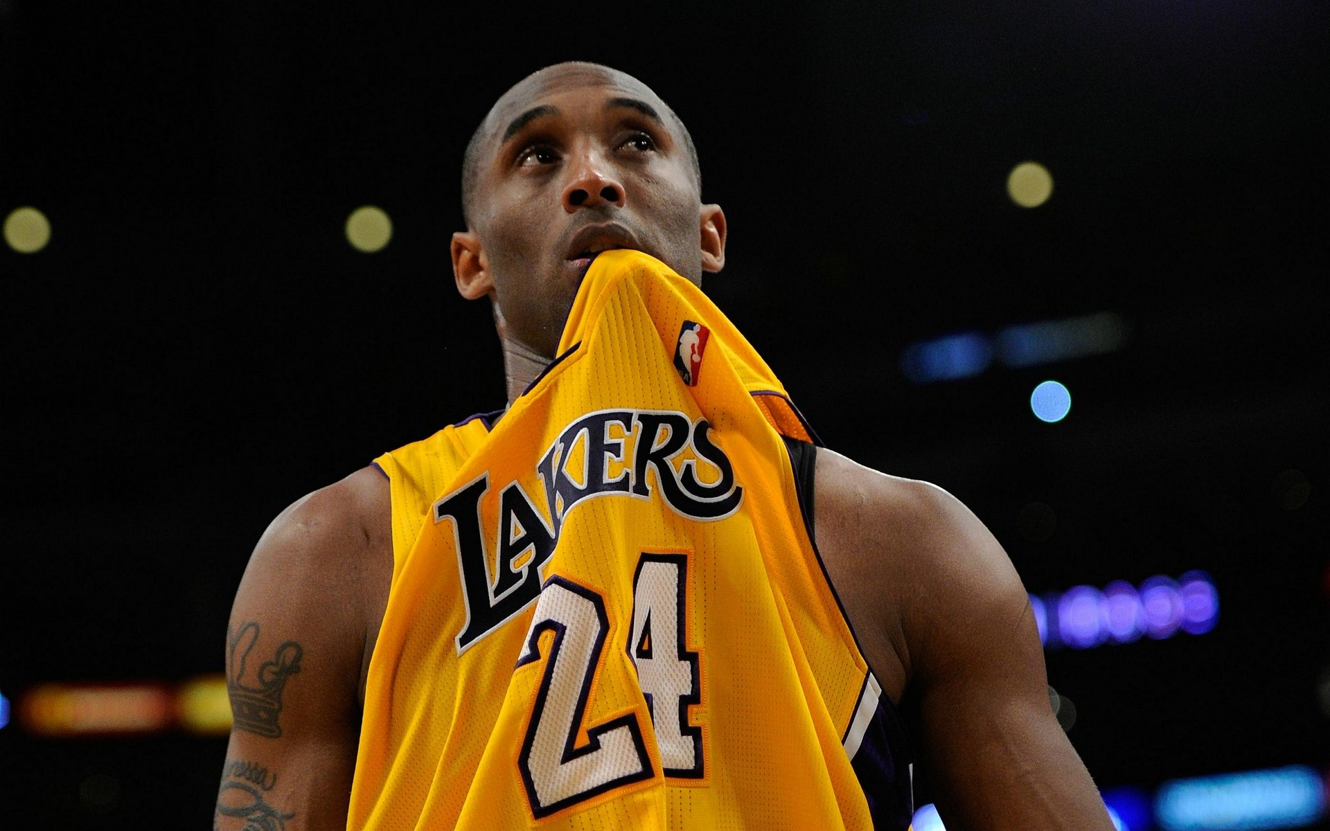 雄鹿遭淘汰哈姆NBA杯纪录遭终结，此前两个赛季全部夺得冠军（雄鹿出局，哈姆NBA杯连冠纪录终结，前两季皆夺冠）