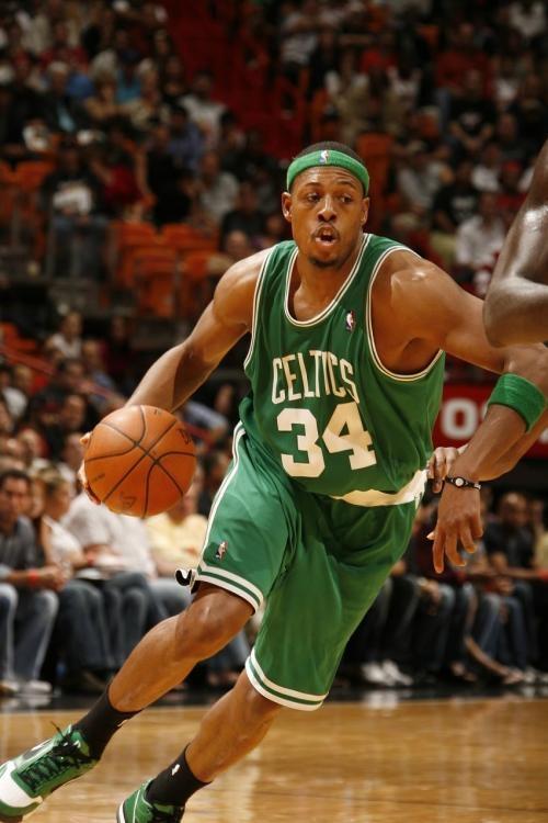 新疆男篮官方宣布，新外援威尔·理查德森已经抵达乌鲁木齐。（新疆男篮官宣：新外援威尔·理查德森已抵乌鲁木齐）