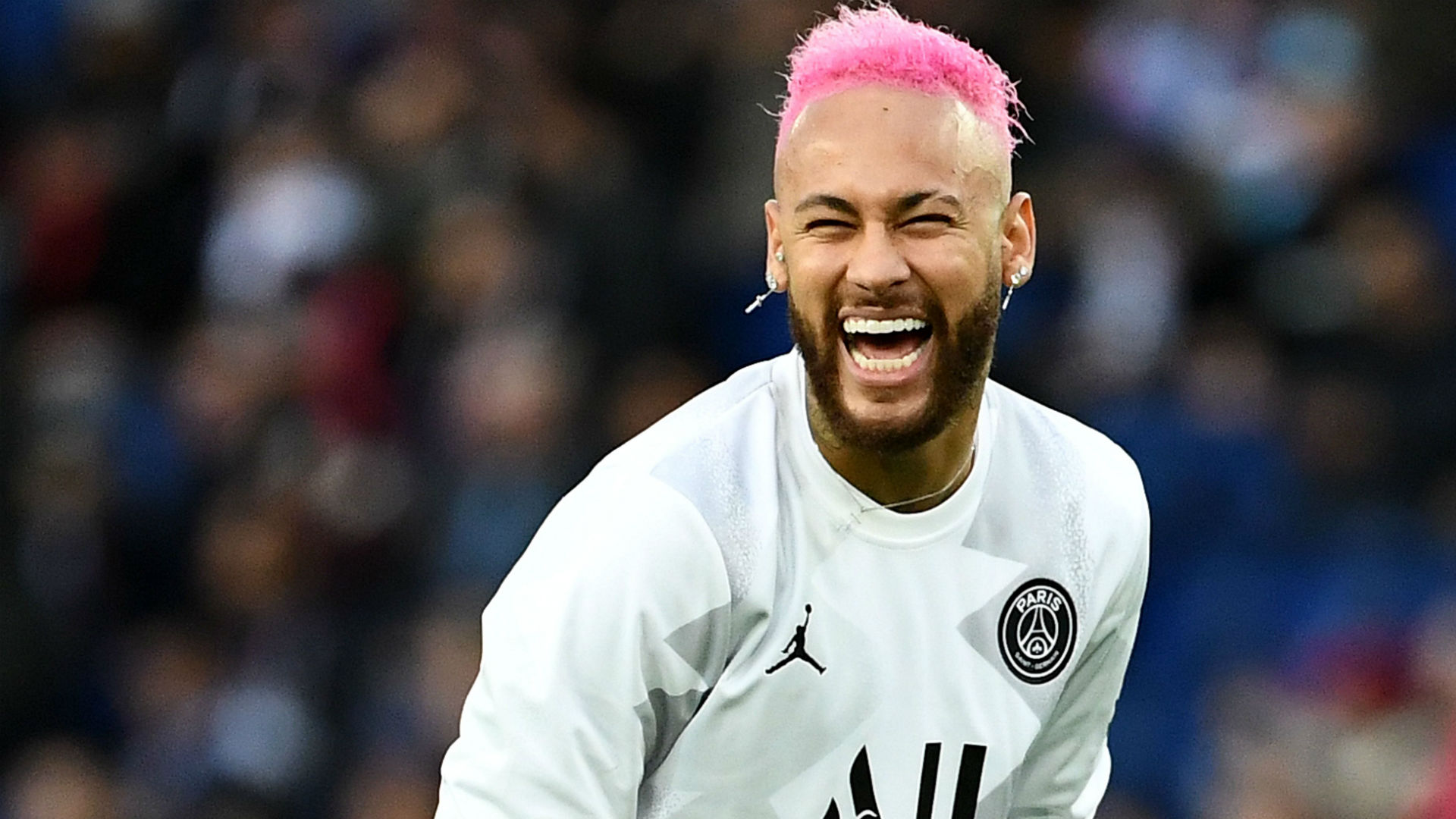 PTSD了？当值德国籍VAR裁判提醒主裁河南队后卫用手阻挡射门（又触发PTSD？德国籍VAR提示主裁：河南后卫手球封堵射门）