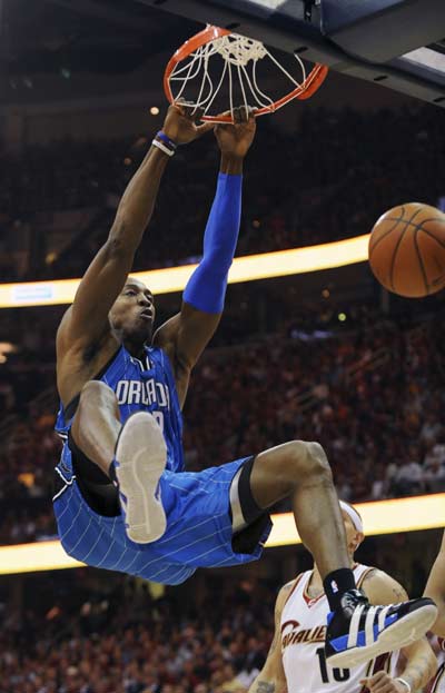 佩杜拉：那不勒斯持续追逐梅努；洛伦佐-卢卡换奇克传闻不实（佩杜拉：那不勒斯继续追梅努，洛伦佐-卢卡与奇克互换纯属谣传）