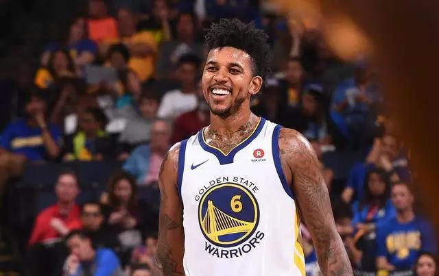 造乌龙+红牌，库库雷利亚当选切尔西vs巴萨全场最佳球员（逼出乌龙又造红牌，库库雷利亚荣膺切尔西战巴萨全场最佳）