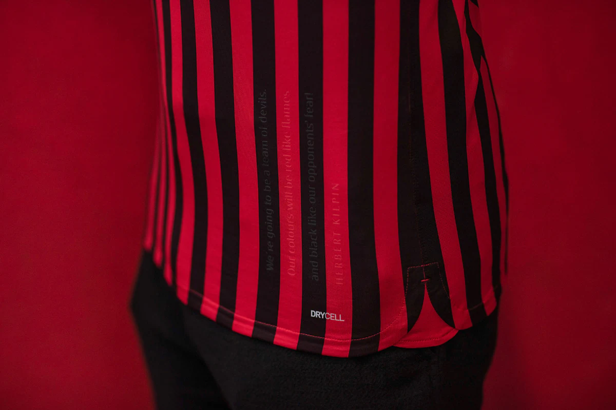 阿森纳1-2遭绝杀+利物浦3-3被绝平，曼城3-0，英超最新积分榜出炉（阿森纳1-2补时遭绝杀，利物浦3-3被追平；曼城3-0告捷，英超积分榜更新）