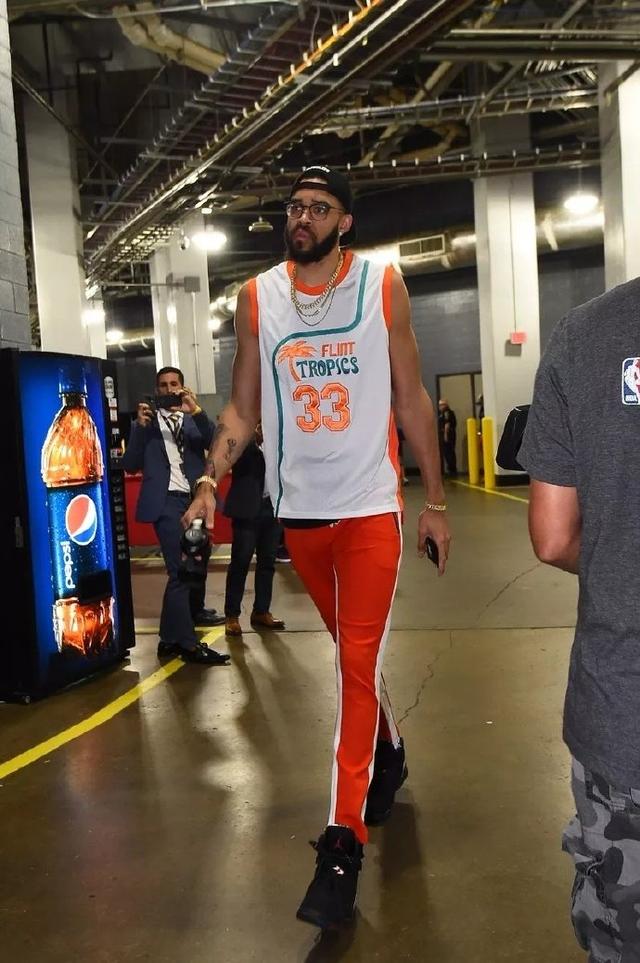 英媒：吉拉西夏窗可能加盟顶级俱乐部，其合同中有特殊解约金（英媒：吉拉西今夏或投奔豪门，合同设有特殊解约金条款）