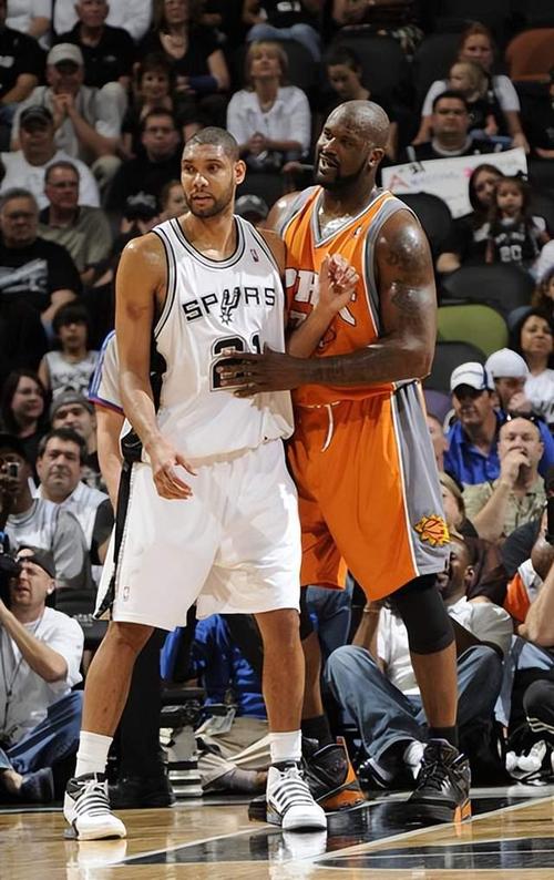 被换下后遭球迷狂嘘，维尼修斯赛后社媒换掉皇马头像（被嘘换下，维尼修斯赛后在社媒移除皇马头像）