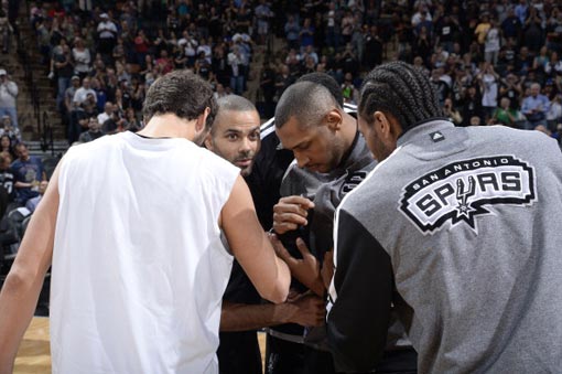 摸吉祥物女演员胸部，前塞尔塔队长马略被判赔偿1000欧（前塞尔塔队长马略因对吉祥物女演员不当接触被判赔偿1000欧元）