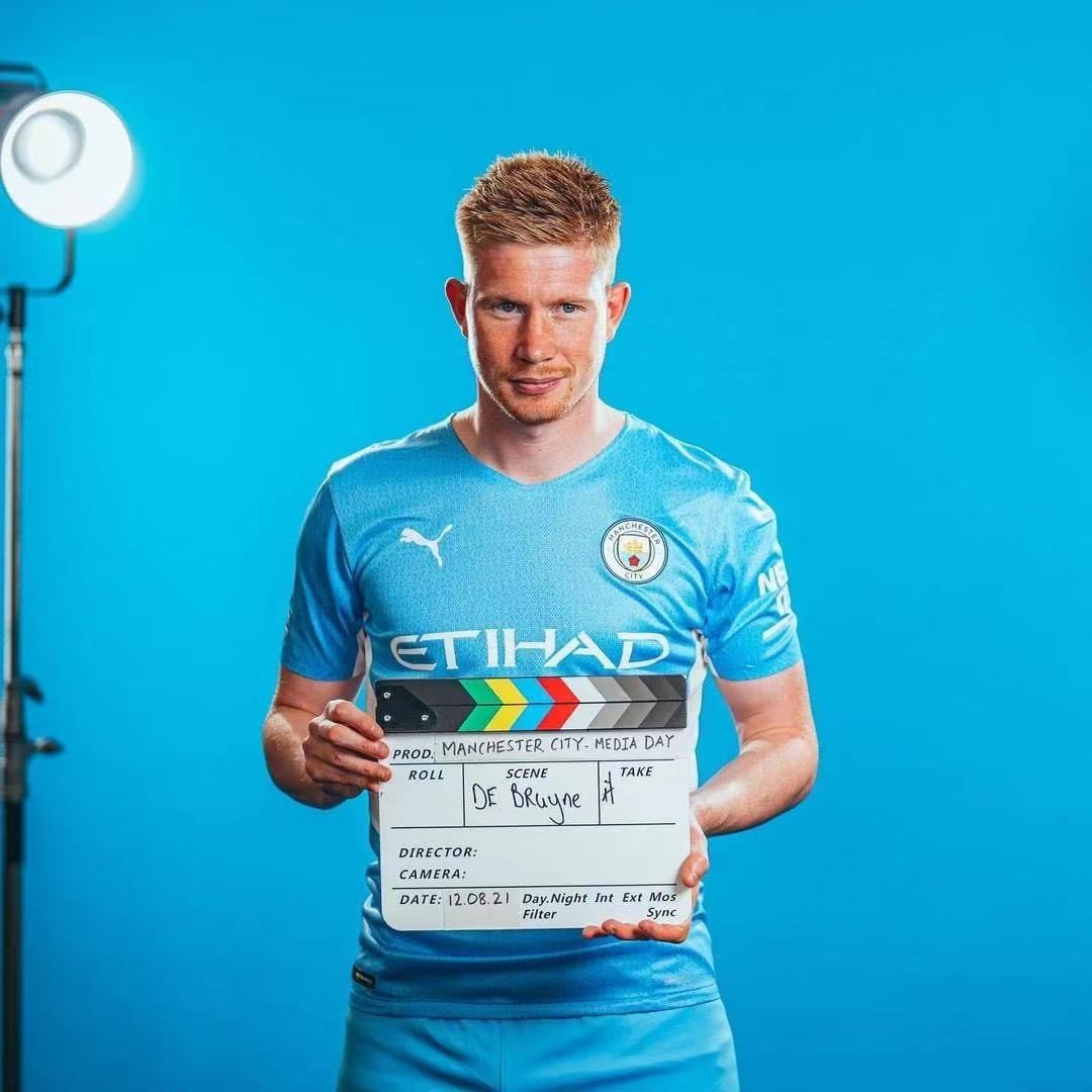 古德温抢球引争议，丁伟场边怒斥（古德温抢断引风波，丁伟场边怒斥）