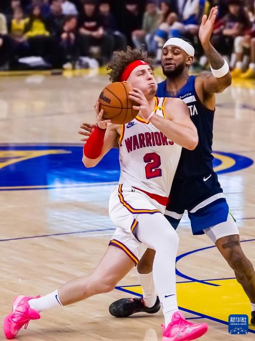 足球中超豪门再爆冷门，争冠格局突然大变（中超豪强再遭爆冷，争冠形势瞬间生变）